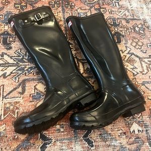 Black Glossy Hunter Boots - size 7